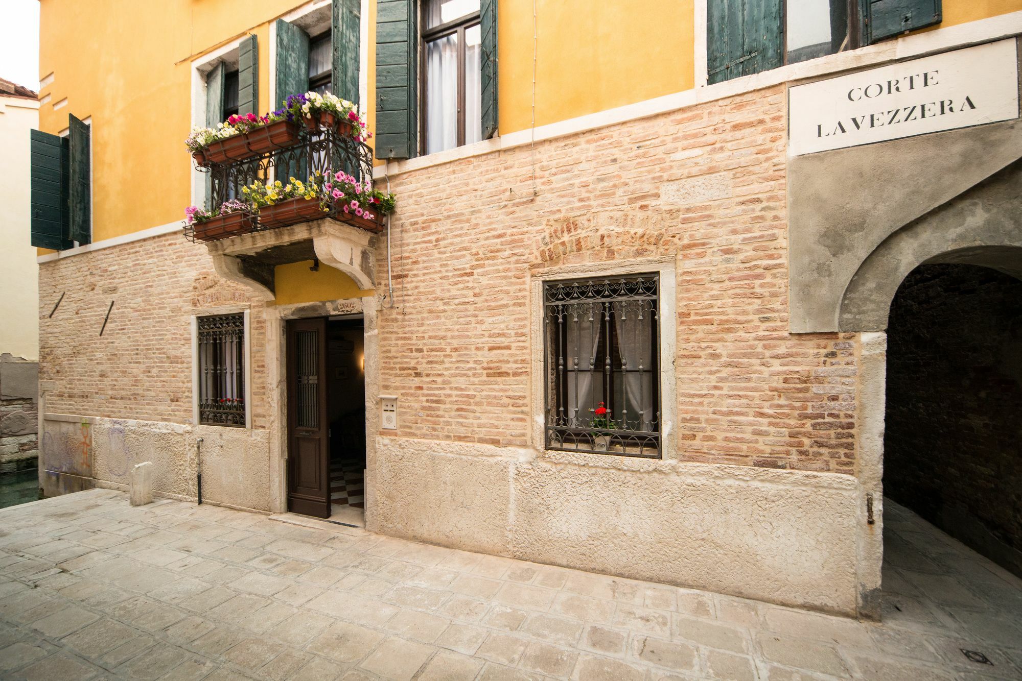 Ca' Lavezzera Hotel Venice Exterior photo